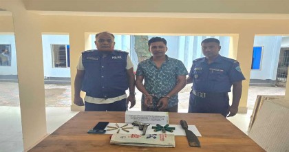 নোয়াখালীতে   আগ্নেয়াস্ত্র-গুলিসহ গ্রেপ্তার