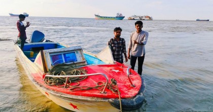অতিরিক্ত যাত্রী নিয়ে মেঘনায় স্পিডবোট ডুবি, প্রাণে বাঁচলেন ২৮ জন