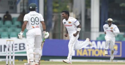 পাঁচ উইকেট হারিয়ে চাপে বাংলাদেশ