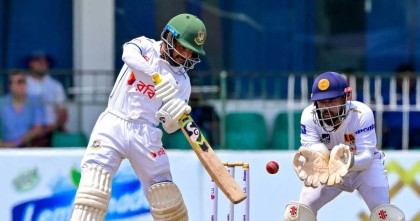 এলেন দেখলেন আউট হলেন, কী খেললেন বিশ্বাস হচ্ছে না মুমিনুলের