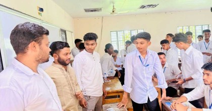 পরীক্ষার হলে দলবল নিয়ে ঢুকে পড়লেন ছাত্রদল নেতা, ছবি তুলে দিলেন ফেসবুকে