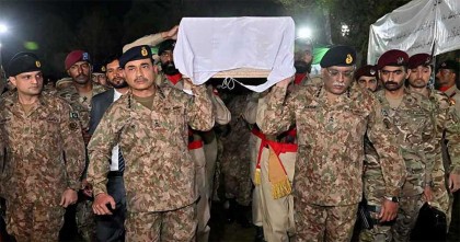 পাকিস্তানে আত্মঘাতী বোমা হামলায় ১৩ সেনা নিহত