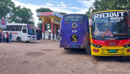 শাহজাদপুরের হামলার প্রতিবাদে পাবনা-ঢাকা রুটে বাস ধর্মঘট