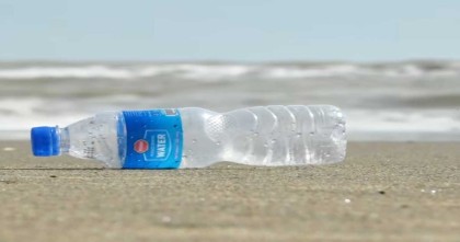 একটি বোতলের সমুদ্রযাত্রা ও বিপন্ন ভবিষ্যতের গল্প