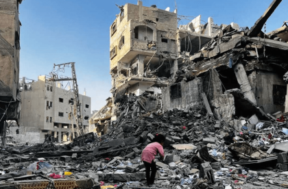 গাজায় ফের ইসরায়েলি হামলা: ২৪ ঘণ্টায় নিহত ৬২, ত্রাণকেন্দ্রে গুলি, মানবিক বিপর্যয় চরমে

