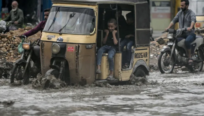 পাকিস্তানে প্রবল বৃষ্টিতে আকস্মিক বন্যা, শিশুসহ নিহত ৩২

