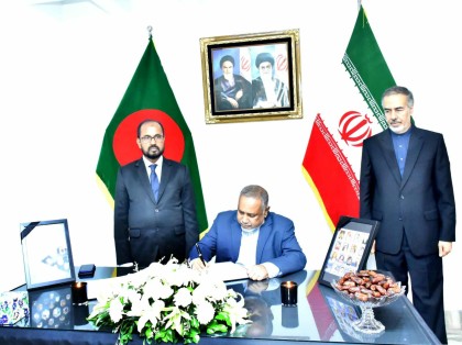 ইরান দূতাবাসে শোক বইতে স্বাক্ষর করল জামায়াতের প্রতিনিধি দল