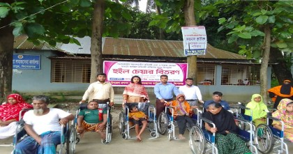 কিশোরগঞ্জের হোসেনপুরে ১৫ প্রতিবন্ধীর মাঝে হুইল চেয়ার বিতরণ