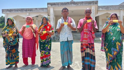 অসহায়-দুস্থের চাল চেয়ারম্যানের পেটে