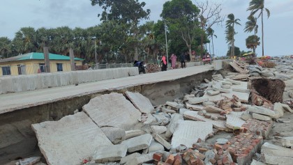 ৫ কোটি টাকার আরসিসি সড়ক সাগরে বিলীন, তদন্ত প্রতিবেদন এখনও আলোর মুখ দেখেনি

