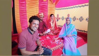 ফেসবুকেই ভরসা: বাবা-মা থাকলেও সমাজের সহায়তায় রাজকীয় বিয়ে উর্মির