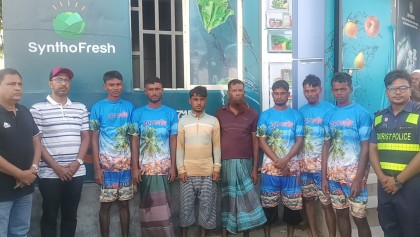 বঙ্গোপসাগরে ট্রলার ডুবি: ট্রলার ও সাত জেলে জীবিত উদ্ধার