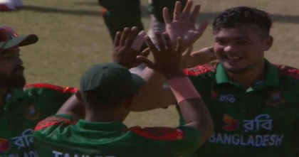 শুরুতেই নেই শ্রীলংকার ৩ উইকেট, উড়ছে বাংলাদেশ