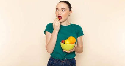 চেহারায় বয়সের ছাপ পড়বে না যে ৫ ফল খেলে