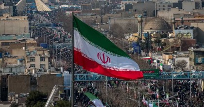 নিজ দেশের নাগরিকদের ওপর গুলি চালাল ইরানের বাহিনী