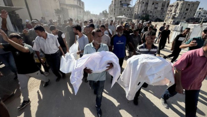 গাজায় ৪৮ ঘণ্টায় ৩ শতাধিক ফিলিস্তিনি নিহত, ত্রাণ কেন্দ্রেও হামলা