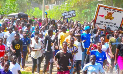 কেনিয়ায় পুলিশের বিরুদ্ধে ক্ষোভে থানায় আগুন