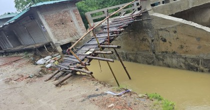 কাজে আসছে না ৩২ লক্ষ টাকার ব্রীজ, ১০ হাজার মানুষের দুর্ভোগ