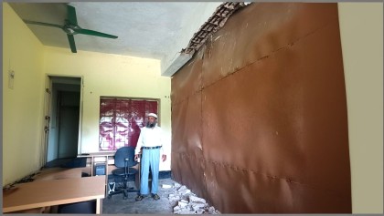 ঝুঁকিপূর্ণ ভবনে পাঠদান, বড় দুর্ঘটনার আশঙ্কা চরম্বা উচ্চ বিদ্যালয়ে