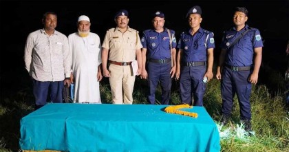 নওগাঁ সীমান্তে বাংলাদেশি নিহত: পতাকা বৈঠকে ৩ দিন পর লাশ দিল বিএসএফ