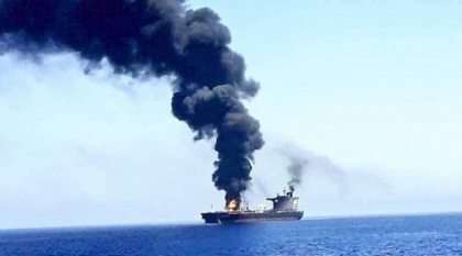 লোহিত সাগরে বাণিজ্যিক জাহাজে সশস্ত্র হামলা, চলছে পাল্টা গোলাগুলি