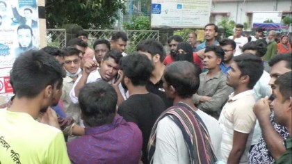 আজও চুয়াডাঙ্গা সিভিল সার্জন কার্যালয়ের সামনে চাকরি প্রত্যাশীদের অবস্থান