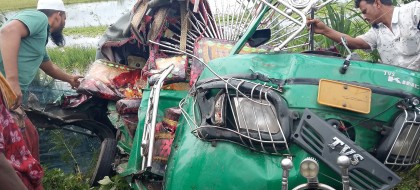 বাস-সিএনজি সংঘর্ষে টাঙ্গাইলে প্রাণ ঝরল ৩ জনের 