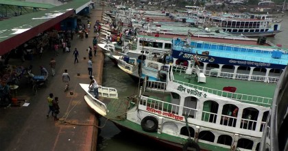 বৈরী আবহাওয়ায় ভোলা থেকে ১০ রুটে নৌযান চলাচল বন্ধ