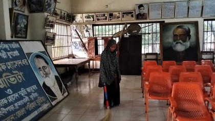 ১৫ বছর ধরে ১৫০০ টাকার চাকরি,অনাহারে-অর্ধাহারে জীবন পার করছেন সুফিয়া খাতুন