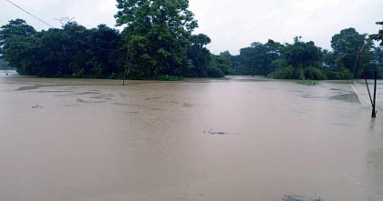 আশ্রয়কেন্দ্রে শতাধিক পরিবার, দীঘিনালা-লংগদু সড়কে যান চলাচল বন্ধ
