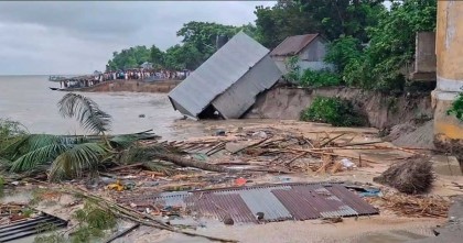 পদ্মা সেতু প্রকল্প রক্ষা বাঁধে ভয়াবহ ভাঙন, আতঙ্কে ৬০০ পরিবার