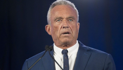 কোভিড টিকা সুপারিশ বাতিল: মার্কিন স্বাস্থ্যমন্ত্রীর সিদ্ধান্তে চিকিৎসা সংগঠনের মামলা

