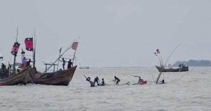 বঙ্গোপসাগরে ট্রলার ডুবে ৩ জেলে নিখোঁজ