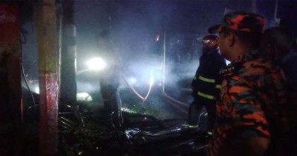 রংপুরে অগ্নিকাণ্ডে ৬ দোকান পুড়ে ছাই