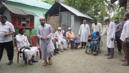 হুইলচেয়ারে স্বস্তির পরশ: অসুস্থ রেজাউল করিমকে সহায়তা জামায়াত ইসলামী’র