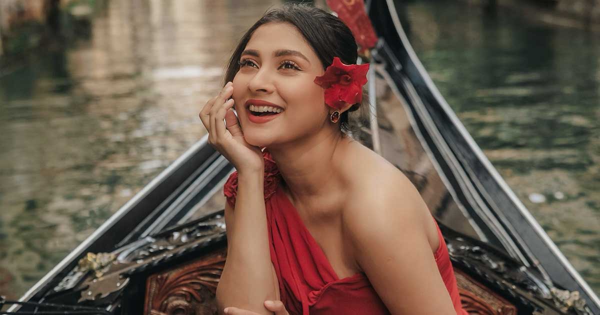 আমাদের গল্প শোনা যাচ্ছে এখন বিশ্বজুড়ে