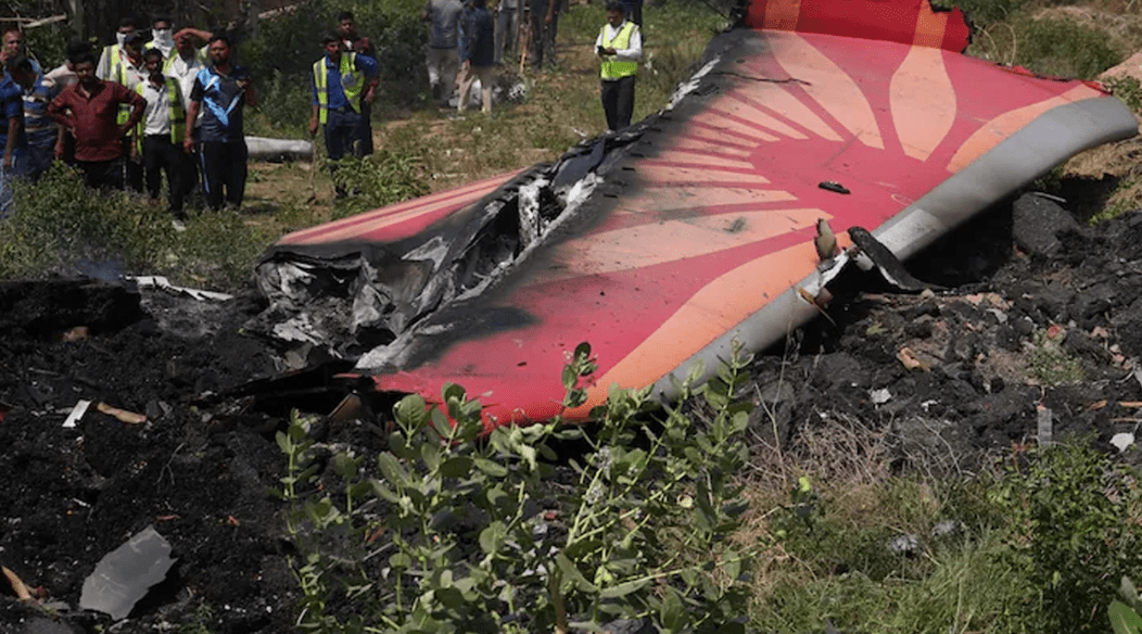 তিন সেকেন্ডেই বিপর্যয়: এয়ার ইন্ডিয়া দুর্ঘটনায় পাইলটের রহস্যময় কথোপকথন

