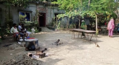 সিরাজগঞ্জে নতুন বউভাতে পুরনো স্ত্রীর অনশন