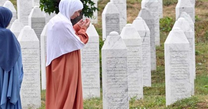 স্রেব্রেনিৎসা গণহত্যা নিয়ে রসিকতা, গাজা তারই সিক্যুয়েল