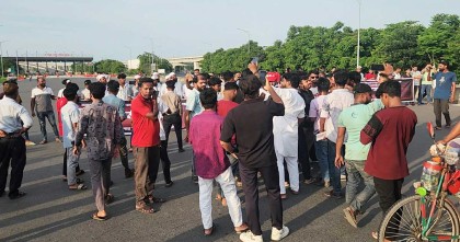 ব্যবসায়ী হত্যার প্রতিবাদে পদ্মা সেতু টোল প্লাজা অবরোধ, আধা ঘণ্টা পর চলাচল স্বাভাবিক