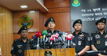 ছেলের পরকীয়া ঠেকাতে মা ফোন করে বলেন, ‘বিমানে বোমা’