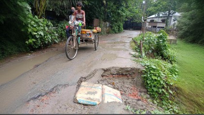 জামিরতা-গুধিবাড়ি সড়কে বেহাল দশা: বৃষ্টিতেই বিপর্যস্ত ২০ হাজার মানুষের যাতায়াত


