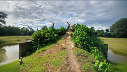 ৩২ লাখ টাকা ব্যয় করে সচল রাস্তা অচল করার অভিযোগ