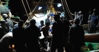 বঙ্গোপসাগরে দুই ট্রলারসহ ৩৪ ভারতীয় জেলে আটক 