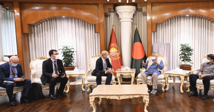 প্রধান উপদেষ্টার সঙ্গে বিশ্বব্যাংকের ভাইস প্রেসিডেন্টের সাক্ষাৎ