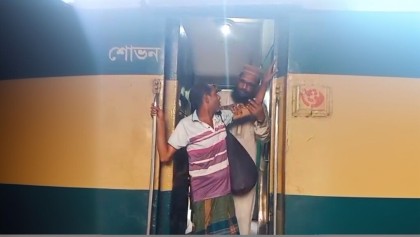 ট্রেন থেকে দম্পতিকে নামিয়ে দেওয়ার ভিডিও ধারণ করায় সাংবাদিক হেনস্তা

