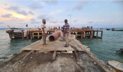 সেন্টমার্টিনে নতুন জেটি নির্মাণে গতি, স্বস্তিতে দ্বীপবাসী ও পর্যটকরা