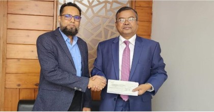 নৌ-বীমা দাবির চেক হস্তান্তর