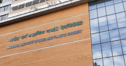 বিমান বিধ্বস্তের ঘটনায় একের পর এক দগ্ধদের নেয়া হচ্ছে জাতীয় বার্ন ইনস্টিটিউটে