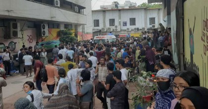 ৪ ঘণ্টা পরও হাসপাতালে আহতদের লাইন, জনতার ভিড়ে ব্যাহত উদ্ধার কাজ